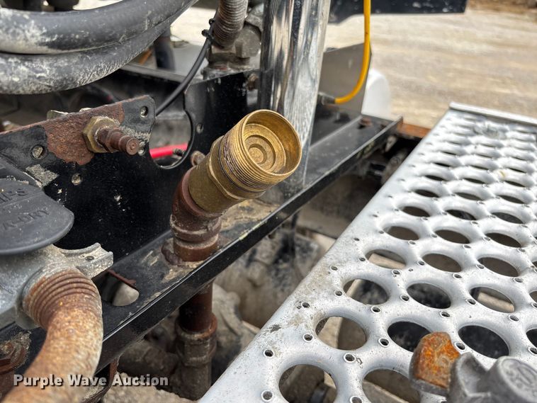 image for item FB3439 2013 Western Star 4900 semi truck