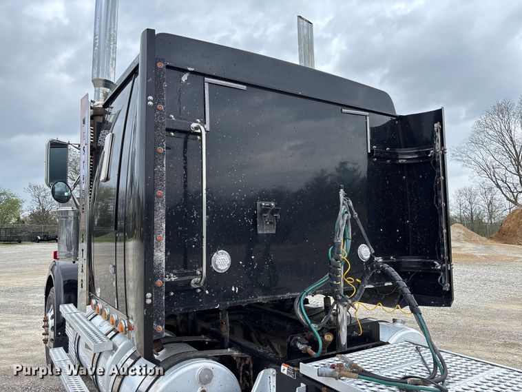 image for item FB3439 2013 Western Star 4900 semi truck