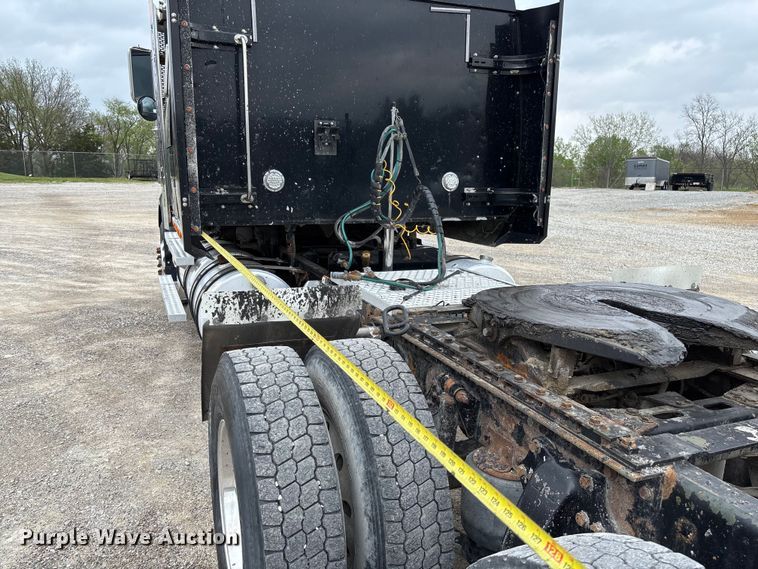 image for item FB3439 2013 Western Star 4900 semi truck