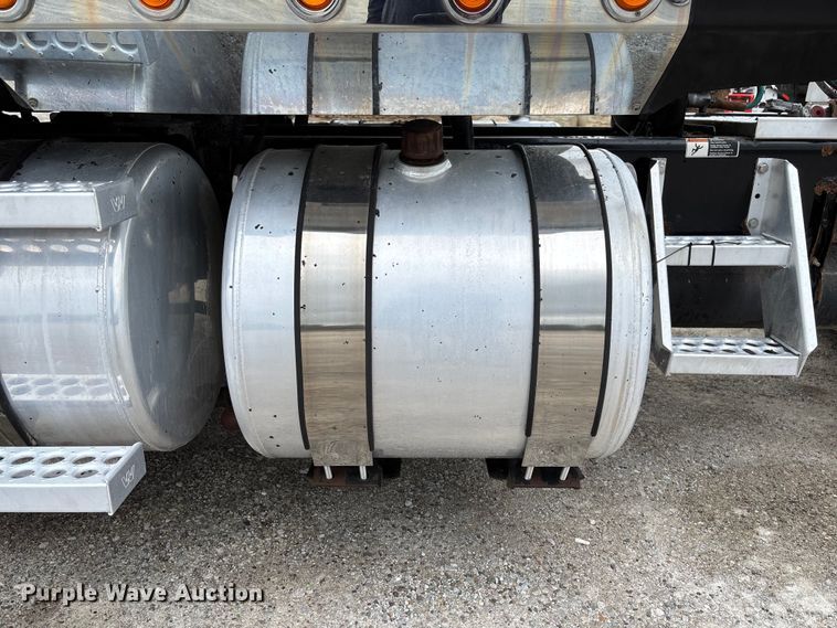 image for item FB3439 2013 Western Star 4900 semi truck