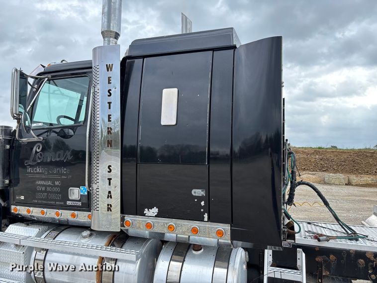 image for item FB3439 2013 Western Star 4900 semi truck