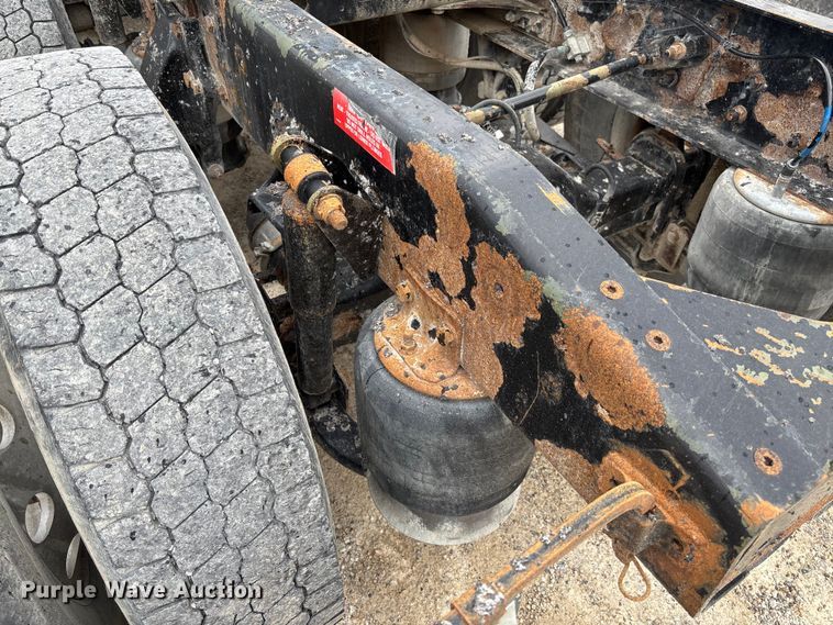 image for item FB3439 2013 Western Star 4900 semi truck