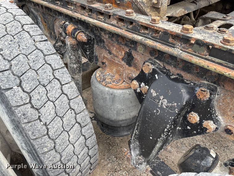 image for item FB3439 2013 Western Star 4900 semi truck