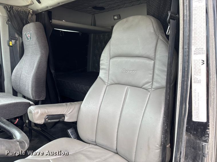 image for item FB3439 2013 Western Star 4900 semi truck