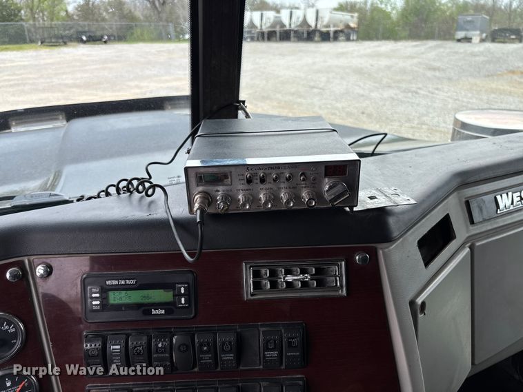 image for item FB3439 2013 Western Star 4900 semi truck