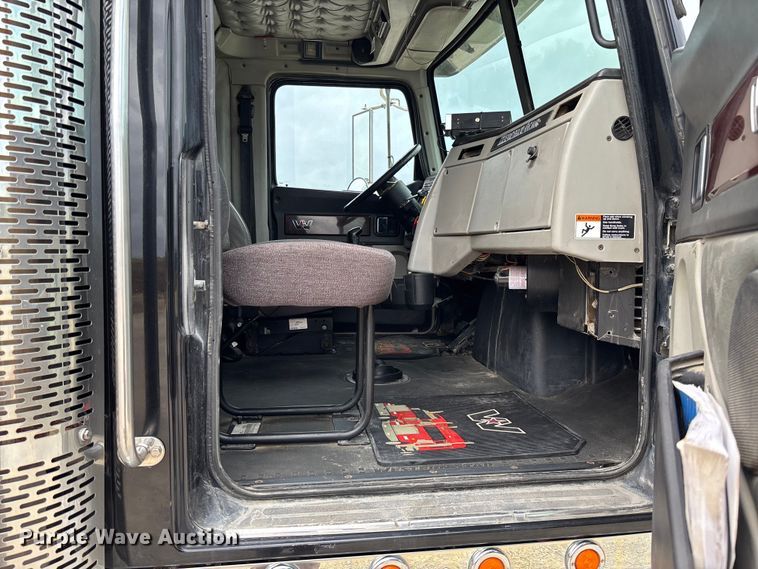 image for item FB3439 2013 Western Star 4900 semi truck