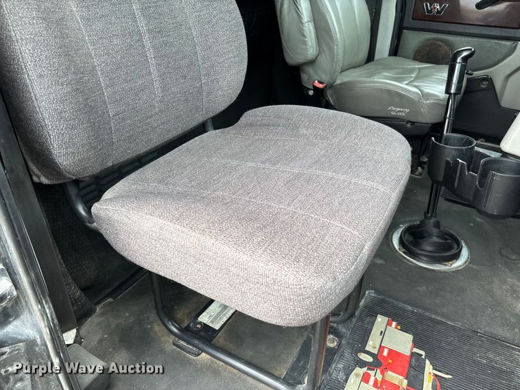 image for item FB3439 2013 Western Star 4900 semi truck