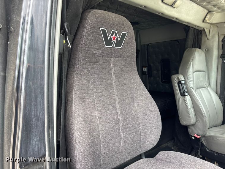 image for item FB3439 2013 Western Star 4900 semi truck