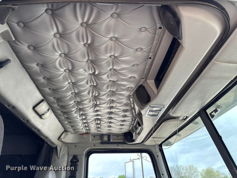 image for item FB3439 2013 Western Star 4900 semi truck