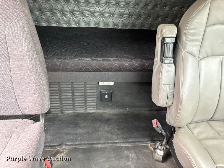 image for item FB3439 2013 Western Star 4900 semi truck