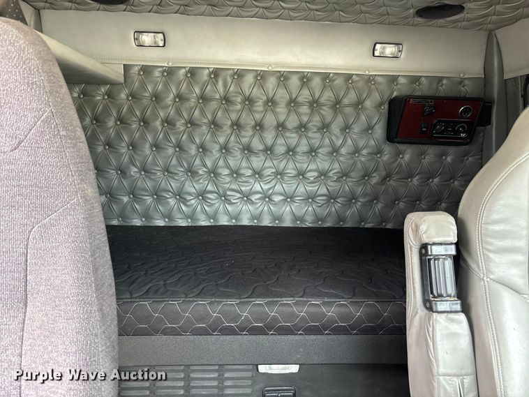 image for item FB3439 2013 Western Star 4900 semi truck