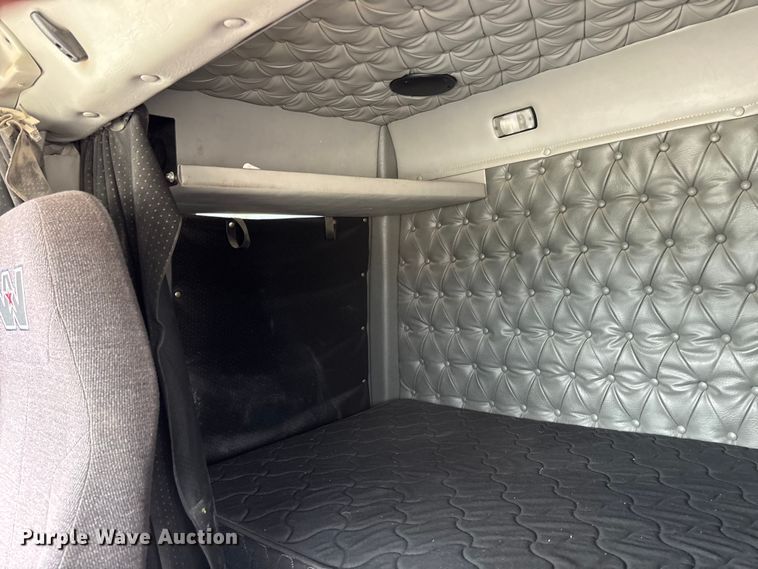 image for item FB3439 2013 Western Star 4900 semi truck