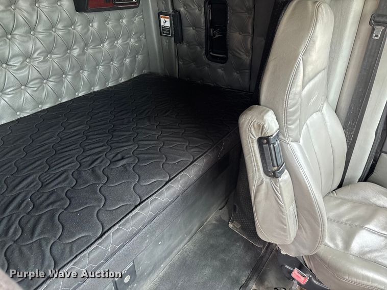 image for item FB3439 2013 Western Star 4900 semi truck