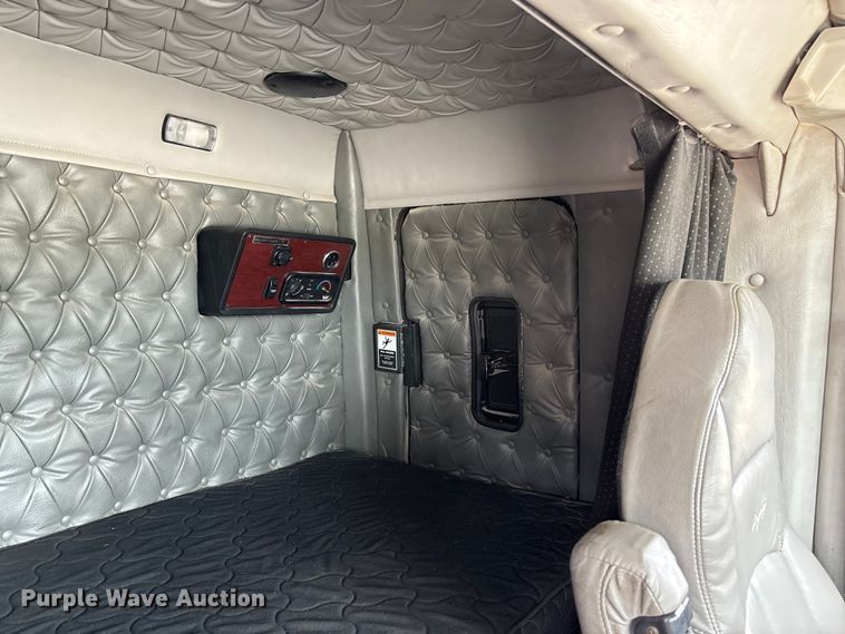 image for item FB3439 2013 Western Star 4900 semi truck