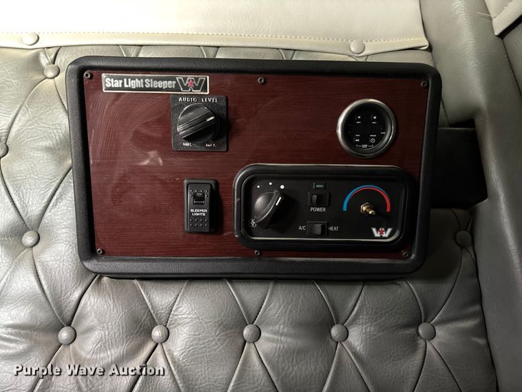 image for item FB3439 2013 Western Star 4900 semi truck