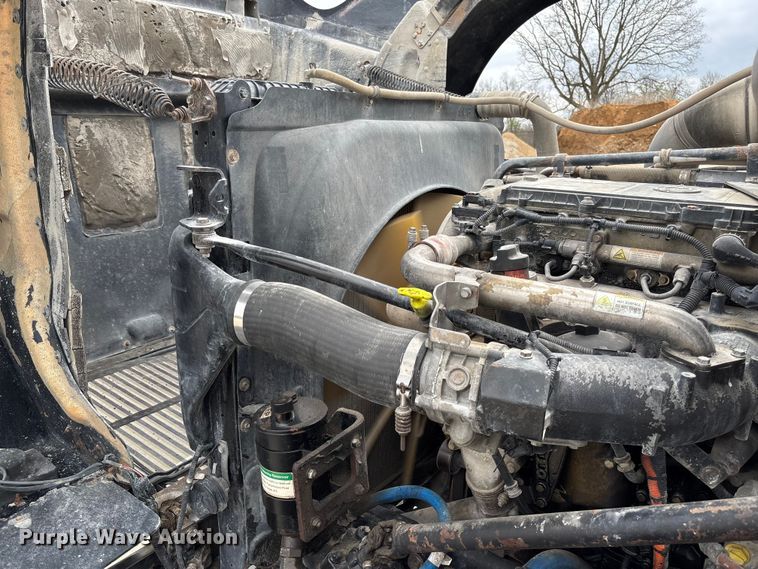 image for item FB3439 2013 Western Star 4900 semi truck