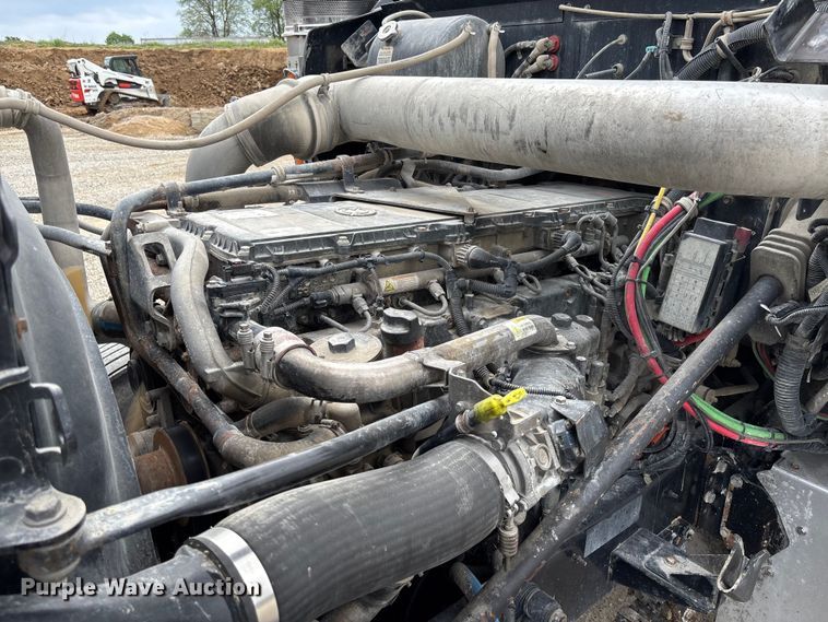 image for item FB3439 2013 Western Star 4900 semi truck