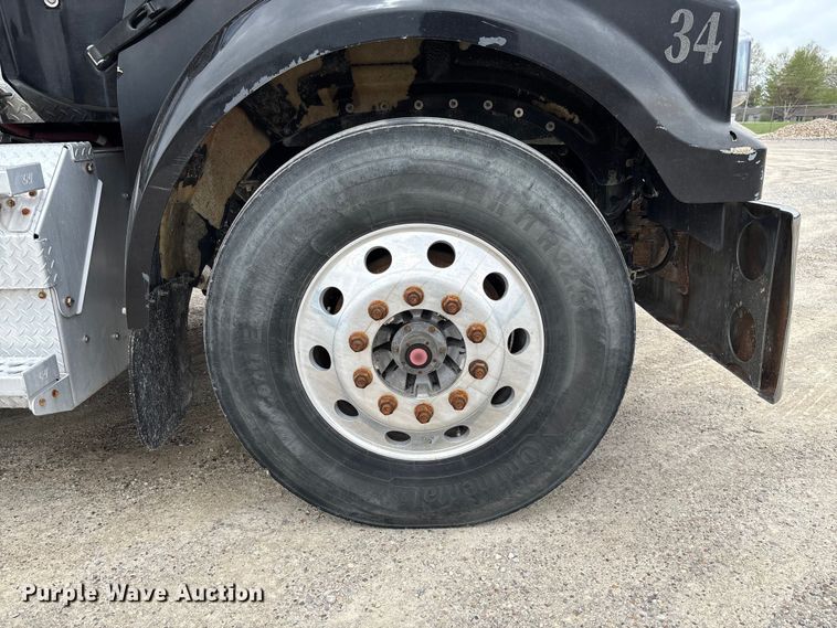 image for item FB3439 2013 Western Star 4900 semi truck