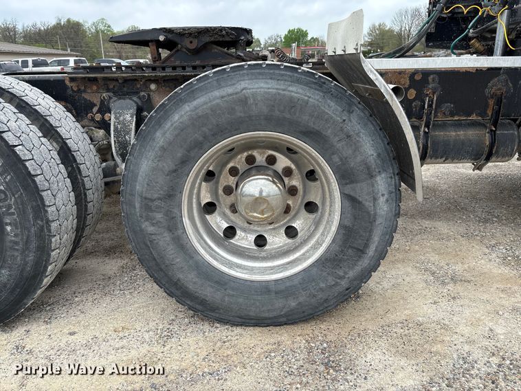 image for item FB3439 2013 Western Star 4900 semi truck