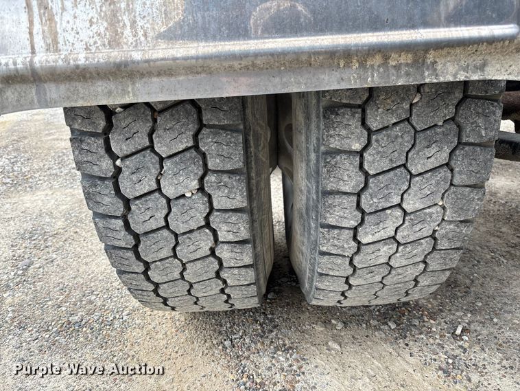 image for item FB3439 2013 Western Star 4900 semi truck