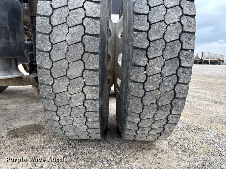 image for item FB3439 2013 Western Star 4900 semi truck