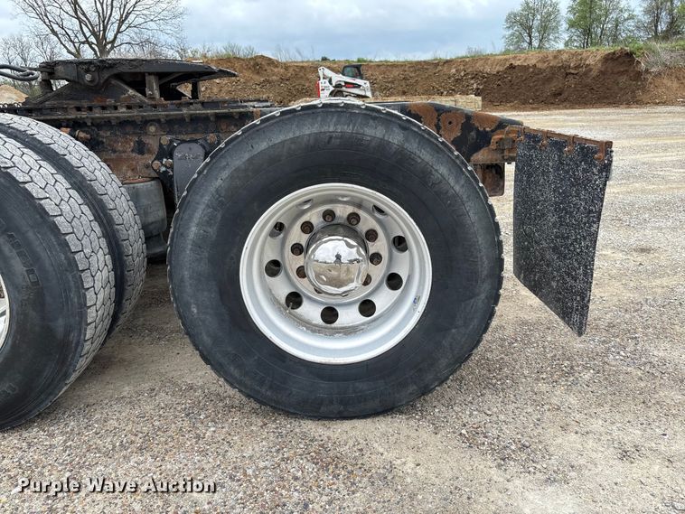 image for item FB3439 2013 Western Star 4900 semi truck