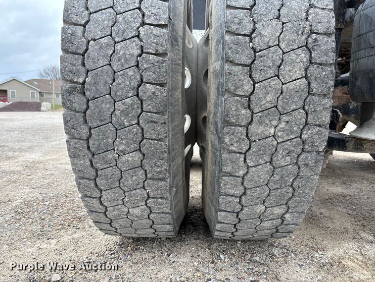 image for item FB3439 2013 Western Star 4900 semi truck