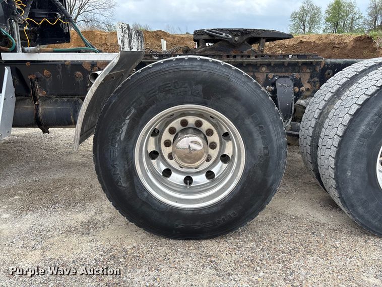 image for item FB3439 2013 Western Star 4900 semi truck