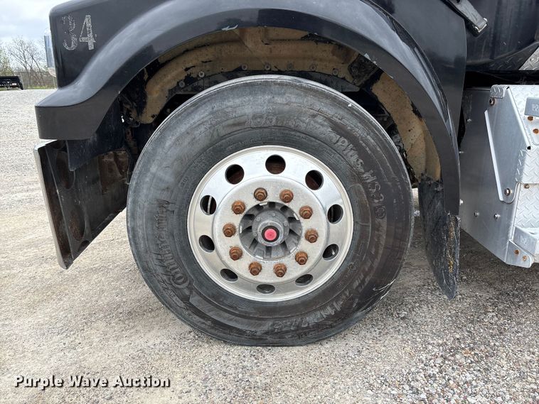 image for item FB3439 2013 Western Star 4900 semi truck