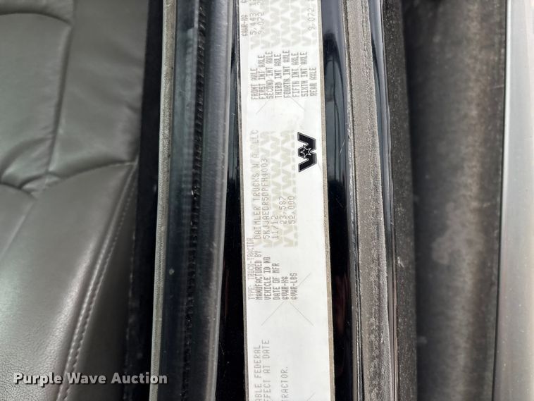 image for item FB3439 2013 Western Star 4900 semi truck