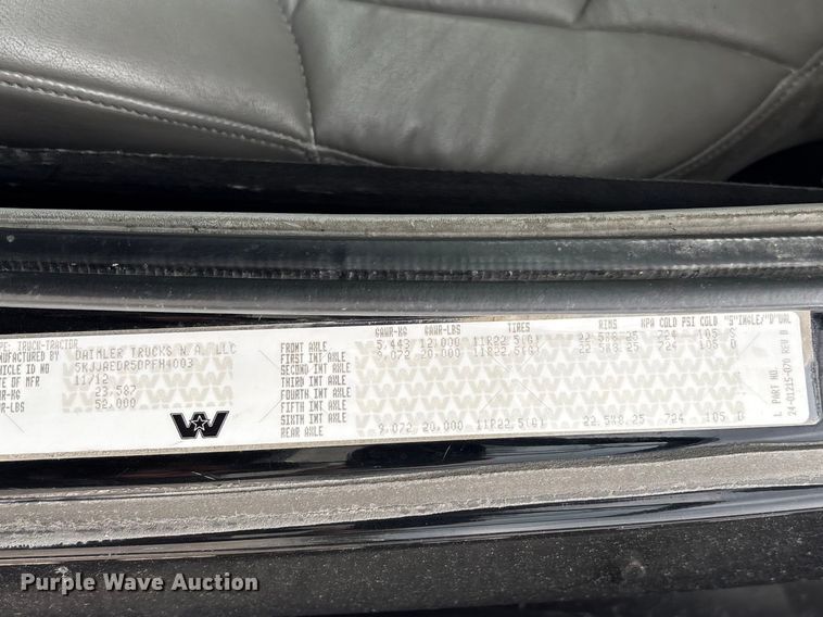 image for item FB3439 2013 Western Star 4900 semi truck