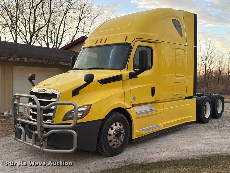 image for item FB8045 2019 Freightliner Cascadia 126 semi truck