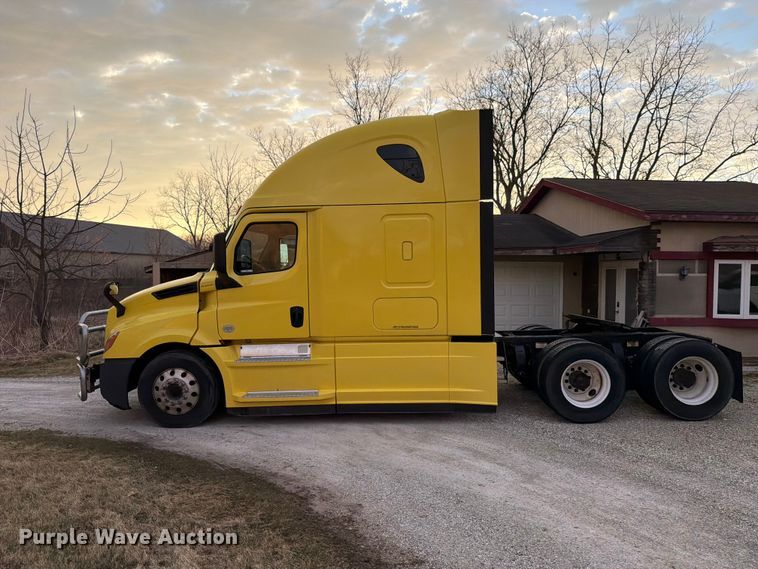 image for item FB8045 2019 Freightliner Cascadia 126 semi truck