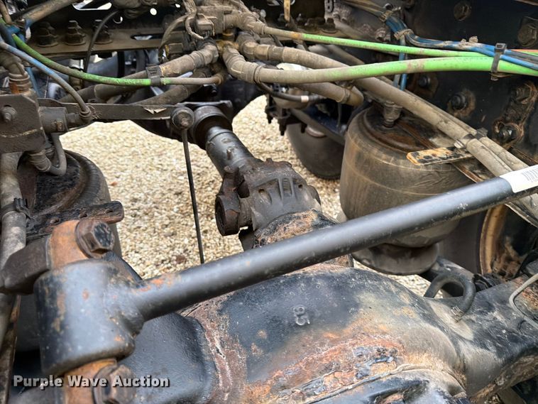 image for item FB8045 2019 Freightliner Cascadia 126 semi truck