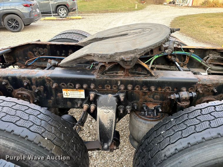 image for item FB8045 2019 Freightliner Cascadia 126 semi truck