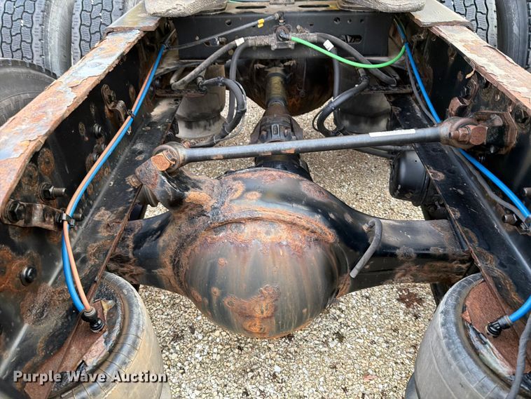 image for item FB8045 2019 Freightliner Cascadia 126 semi truck