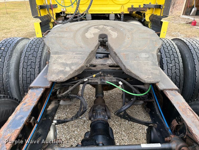 image for item FB8045 2019 Freightliner Cascadia 126 semi truck