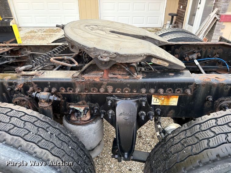 image for item FB8045 2019 Freightliner Cascadia 126 semi truck