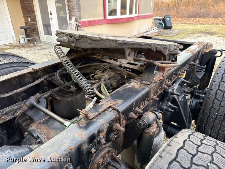 image for item FB8045 2019 Freightliner Cascadia 126 semi truck