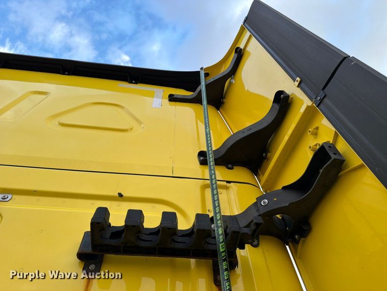 image for item FB8045 2019 Freightliner Cascadia 126 semi truck