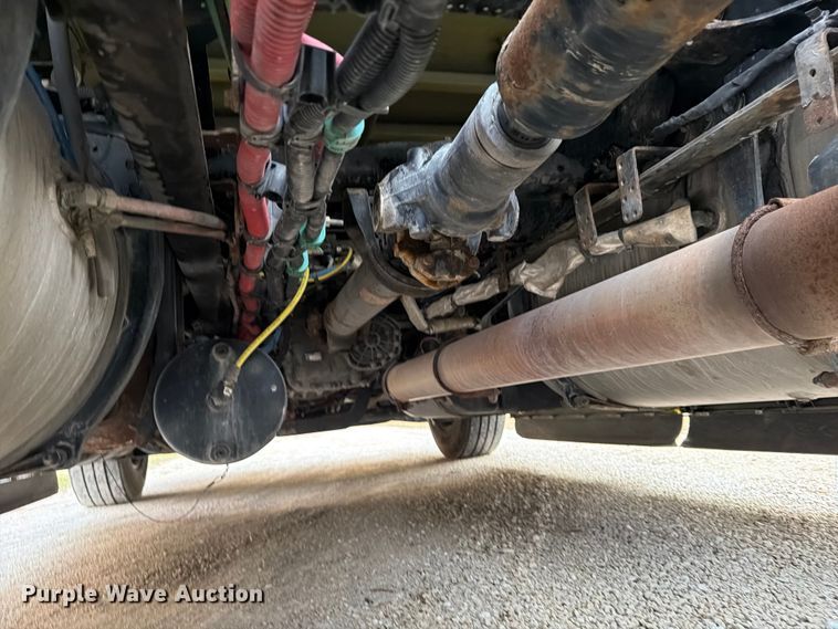 image for item FB8045 2019 Freightliner Cascadia 126 semi truck