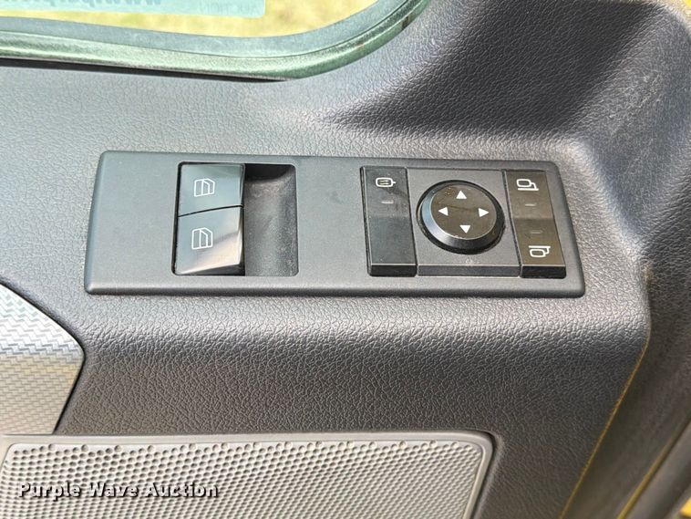 image for item FB8045 2019 Freightliner Cascadia 126 semi truck