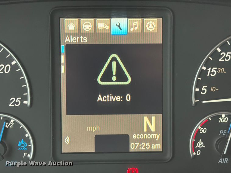 image for item FB8045 2019 Freightliner Cascadia 126 semi truck