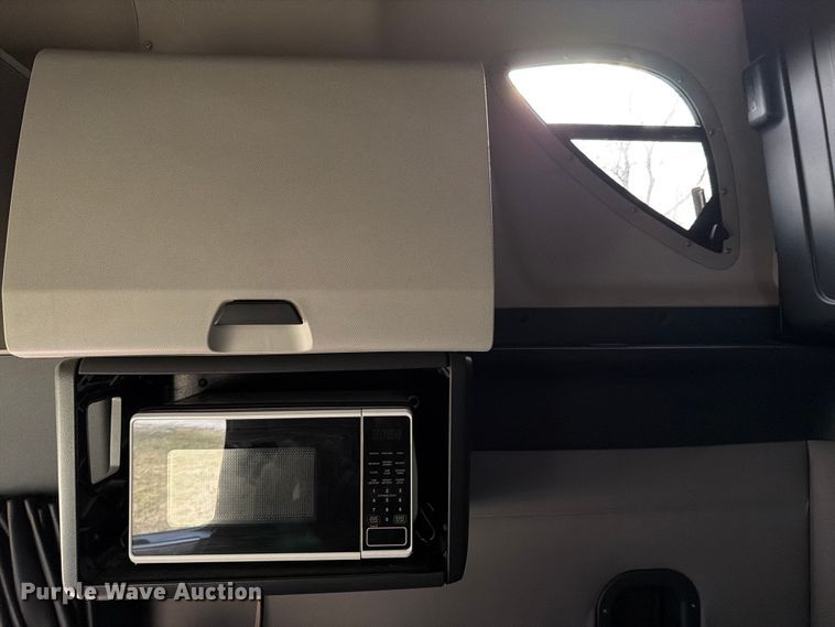 image for item FB8045 2019 Freightliner Cascadia 126 semi truck