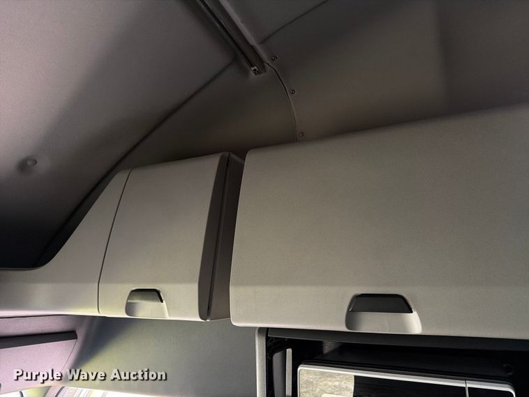 image for item FB8045 2019 Freightliner Cascadia 126 semi truck