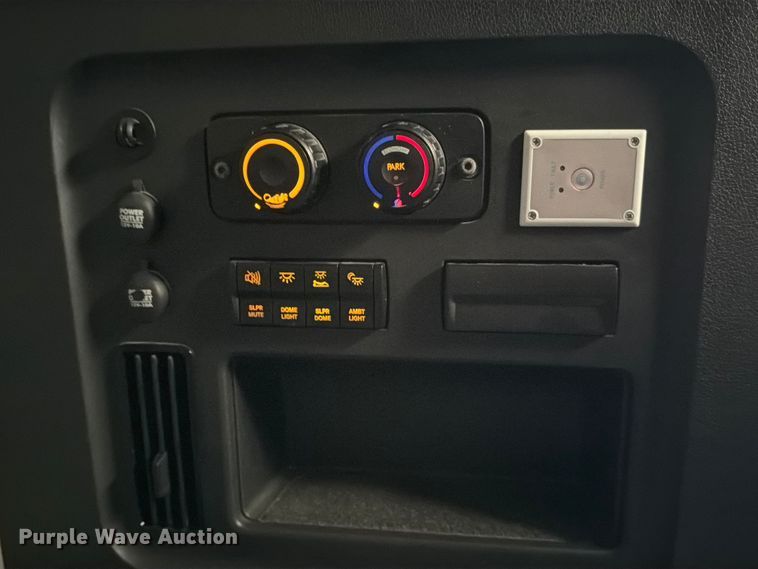 image for item FB8045 2019 Freightliner Cascadia 126 semi truck