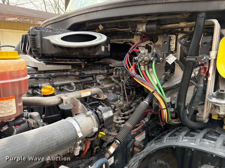 image for item FB8045 2019 Freightliner Cascadia 126 semi truck