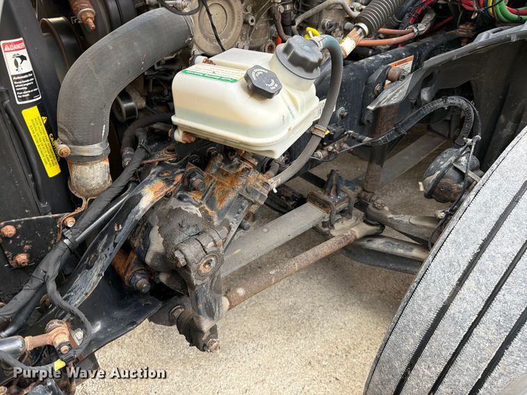 image for item FB8045 2019 Freightliner Cascadia 126 semi truck