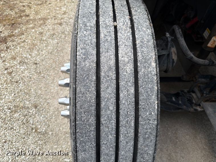 image for item FB8045 2019 Freightliner Cascadia 126 semi truck