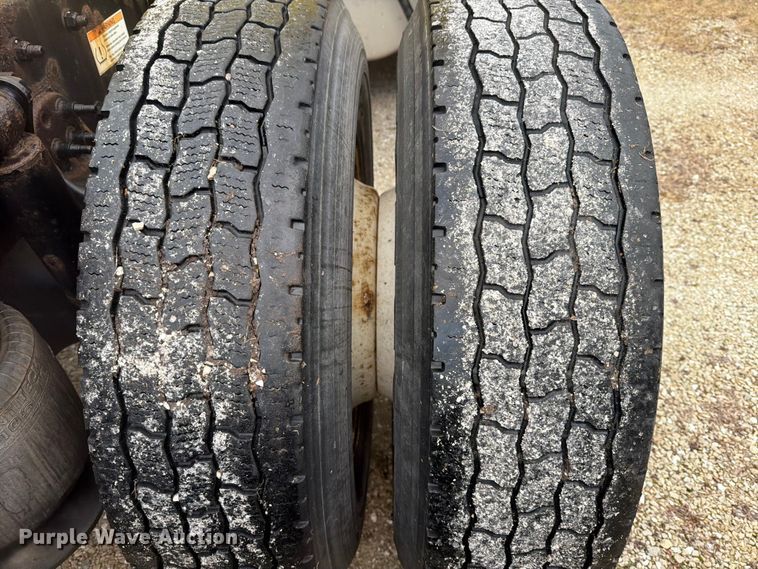 image for item FB8045 2019 Freightliner Cascadia 126 semi truck